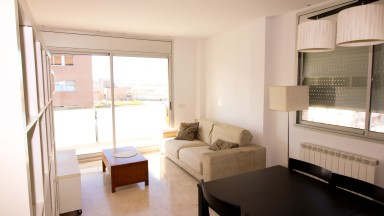 Flat for rent in the south of Girona with communal pool and parking.