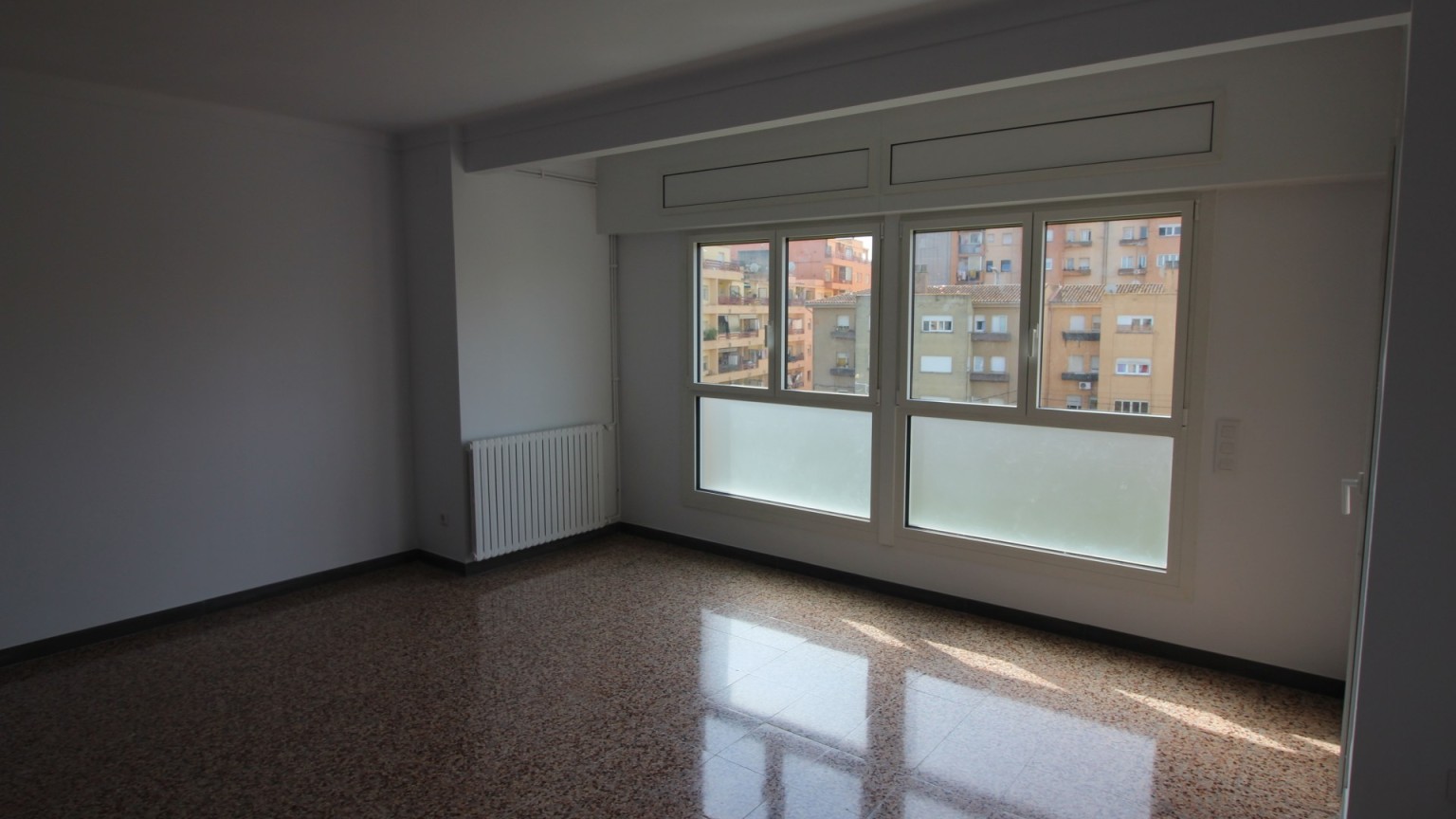 Pis de lloguer de 90 m² a Salt