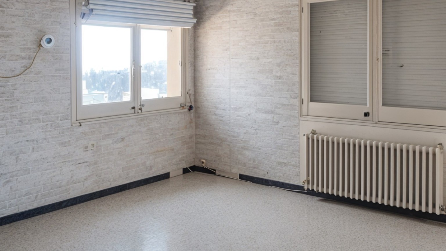 Piso en venta, de 4 habitaciones, totalmente para reformar, en Figueres