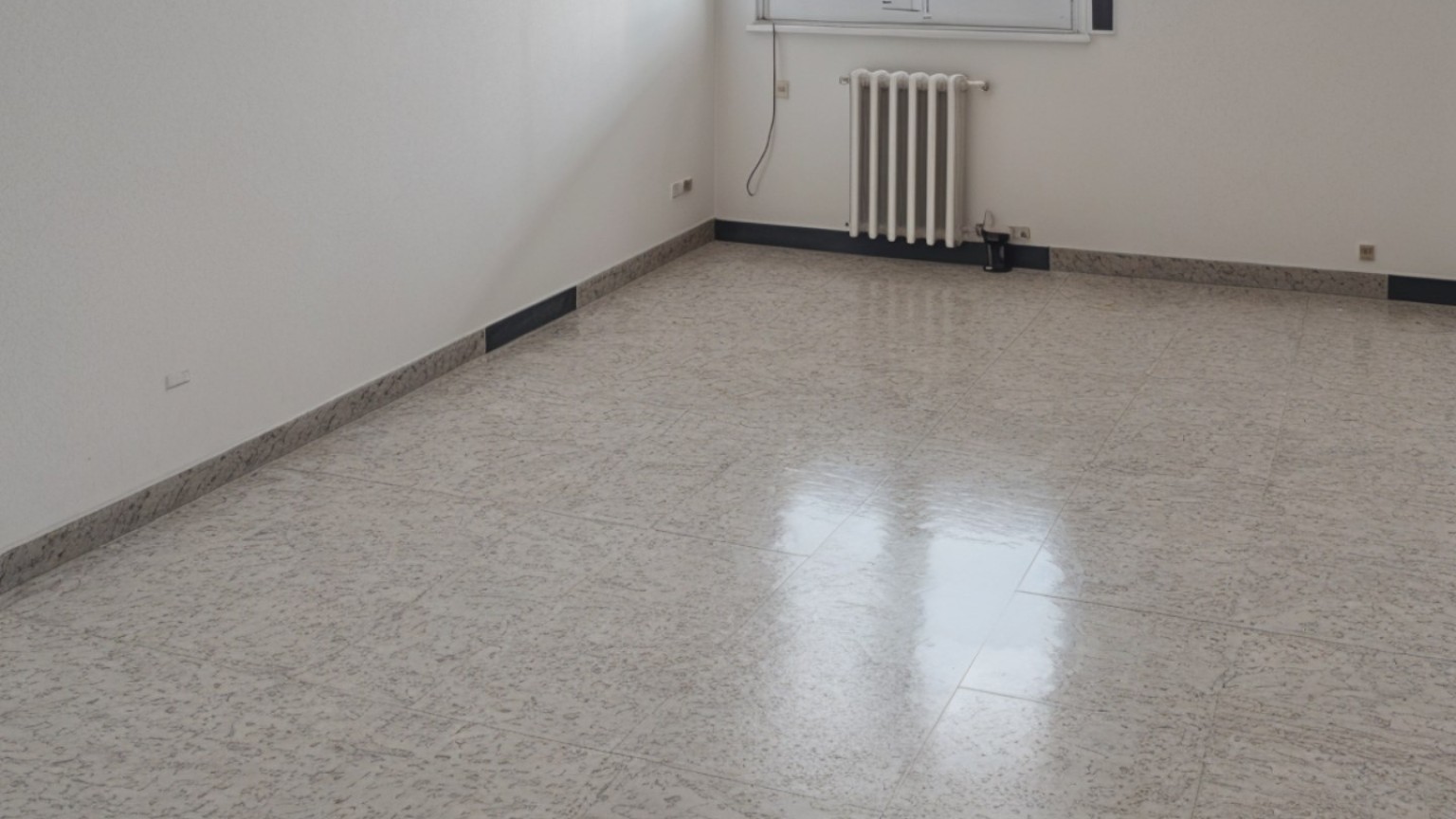 Piso en venta, de 4 habitaciones, totalmente para reformar, en Figueres