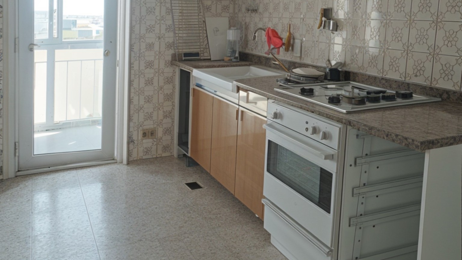 Piso en venta, de 4 habitaciones, totalmente para reformar, en Figueres