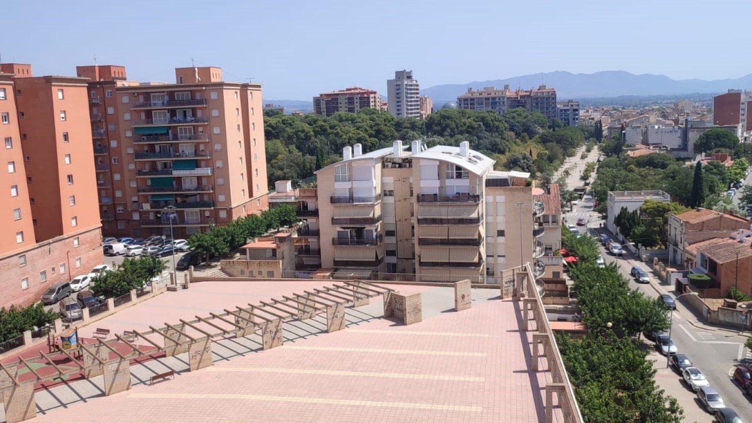 Piso en venta, de 4 habitaciones, totalmente para reformar, en Figueres