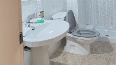 Piso en venta, de 4 habitaciones, totalmente para reformar, en Figueres