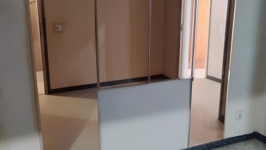Piso en venta, de 4 habitaciones, totalmente para reformar, en Figueres