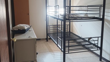 Piso en venta, de 4 habitaciones, totalmente para reformar, en Figueres