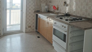 Piso en venta, de 4 habitaciones, totalmente para reformar, en Figueres