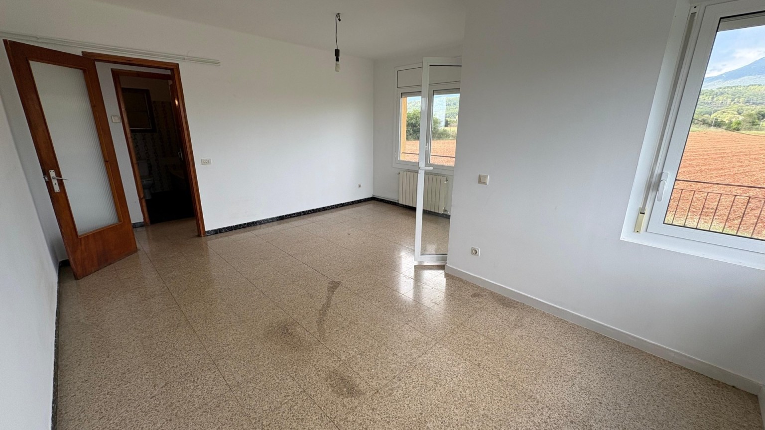 Flat for rent in Besalú of 3 rooms.