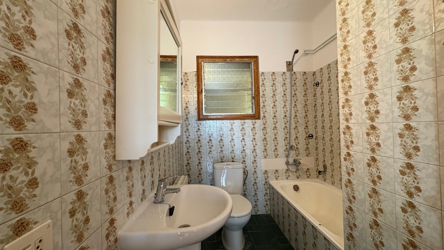 Flat for rent in Besalú of 3 rooms.