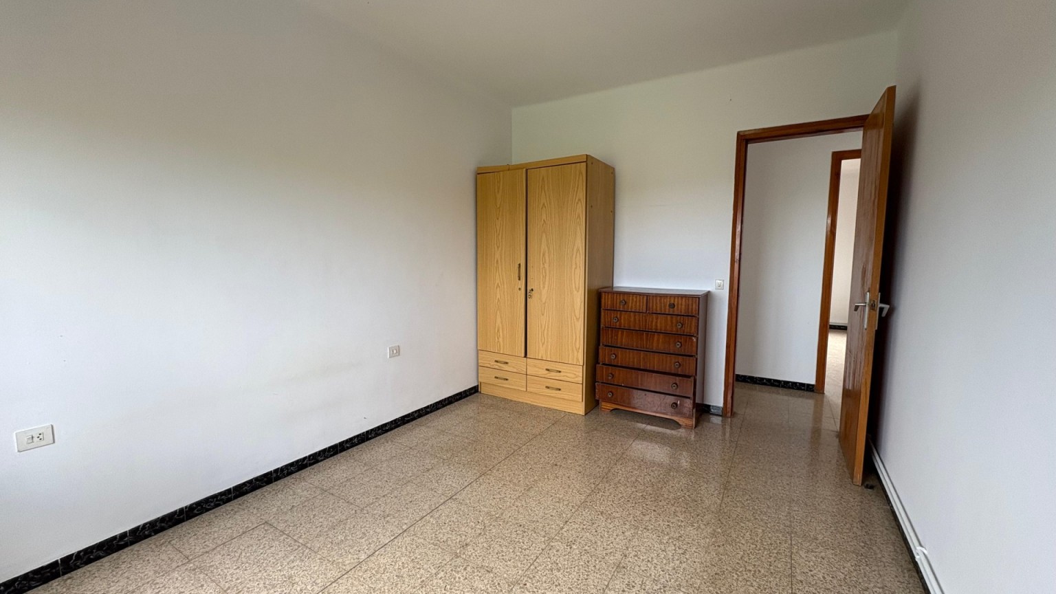Flat for rent in Besalú of 3 rooms.