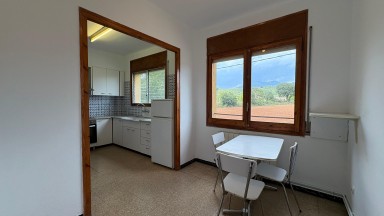 Flat for rent in Besalú of 3 rooms.
