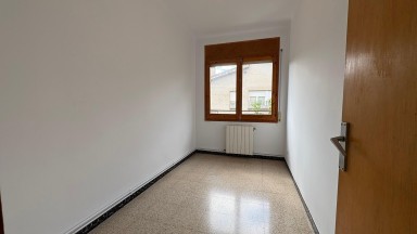Flat for rent in Besalú of 3 rooms.