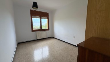 Flat for rent in Besalú of 3 rooms.