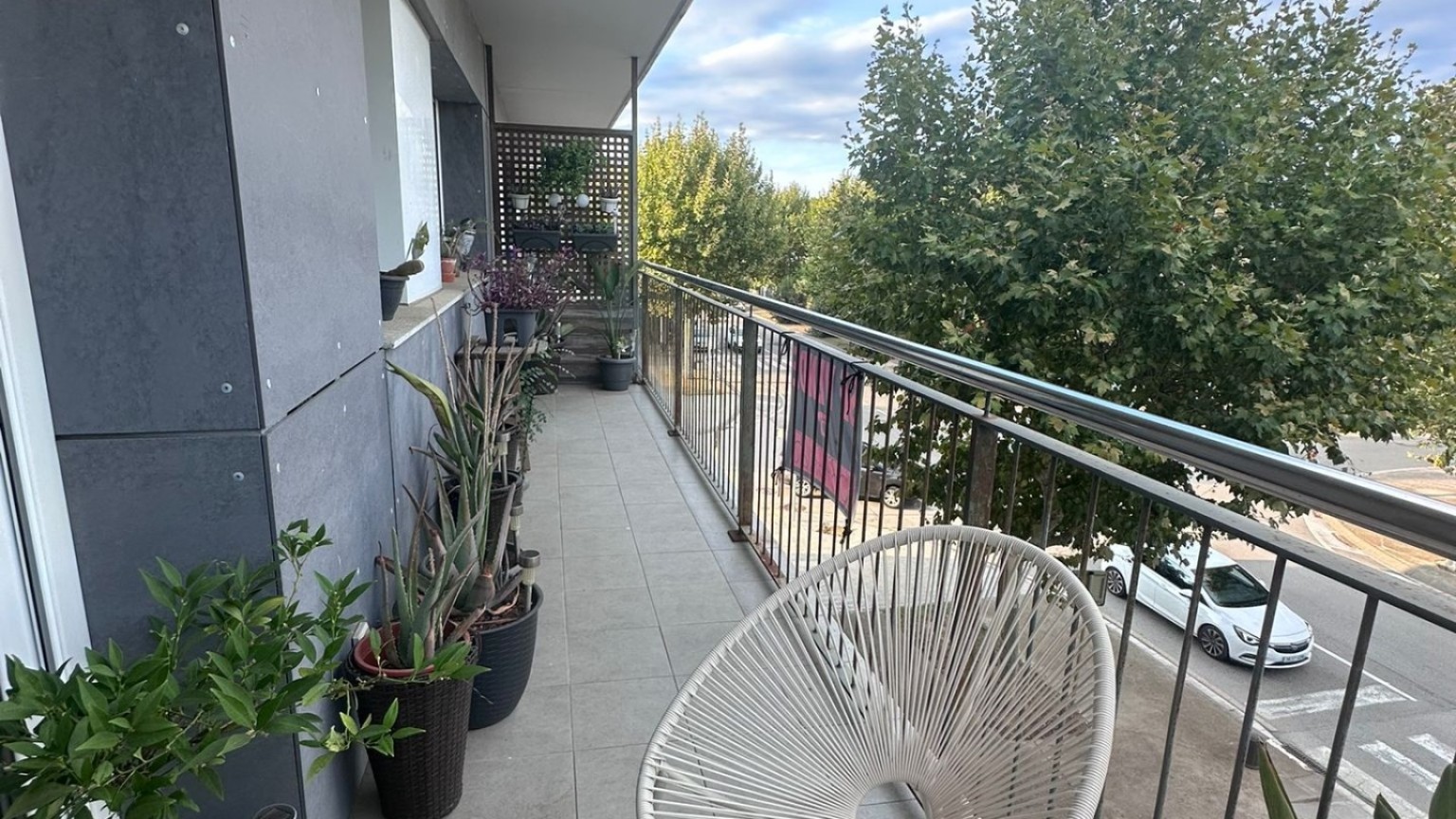 Two-bedroom flat with parking space and communal swimming pool in Empuriabrava. 
