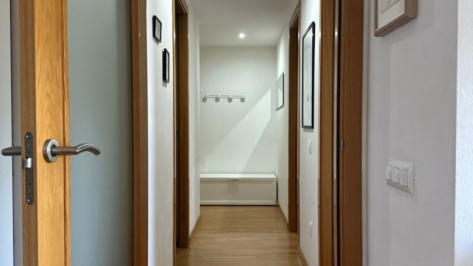 Two-bedroom flat with parking space and communal swimming pool in Empuriabrava. 
