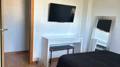 Two-bedroom flat with parking space and communal swimming pool in Empuriabrava. 
