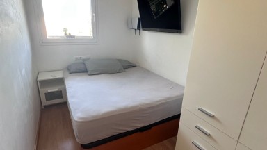 Two-bedroom flat with parking space and communal swimming pool in Empuriabrava. 