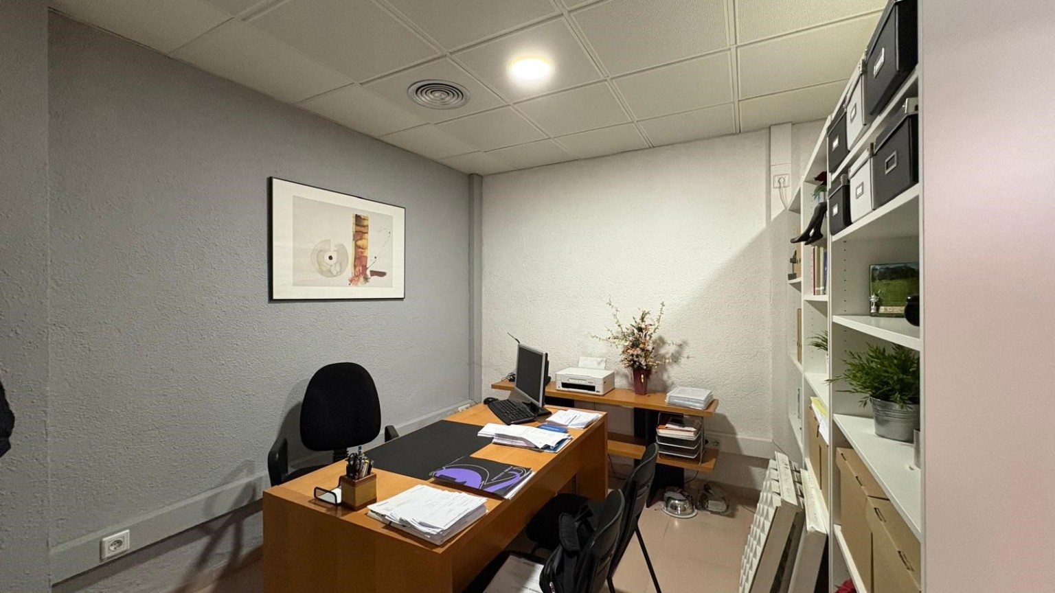 Local for rent in the center of Figueres. It has reception, 2 offices and 1 bathroom.