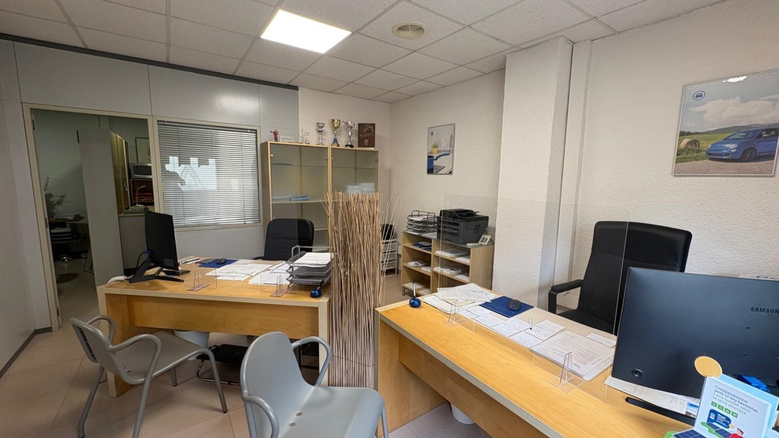 Local for rent in the center of Figueres. It has reception, 2 offices and 1 bathroom.