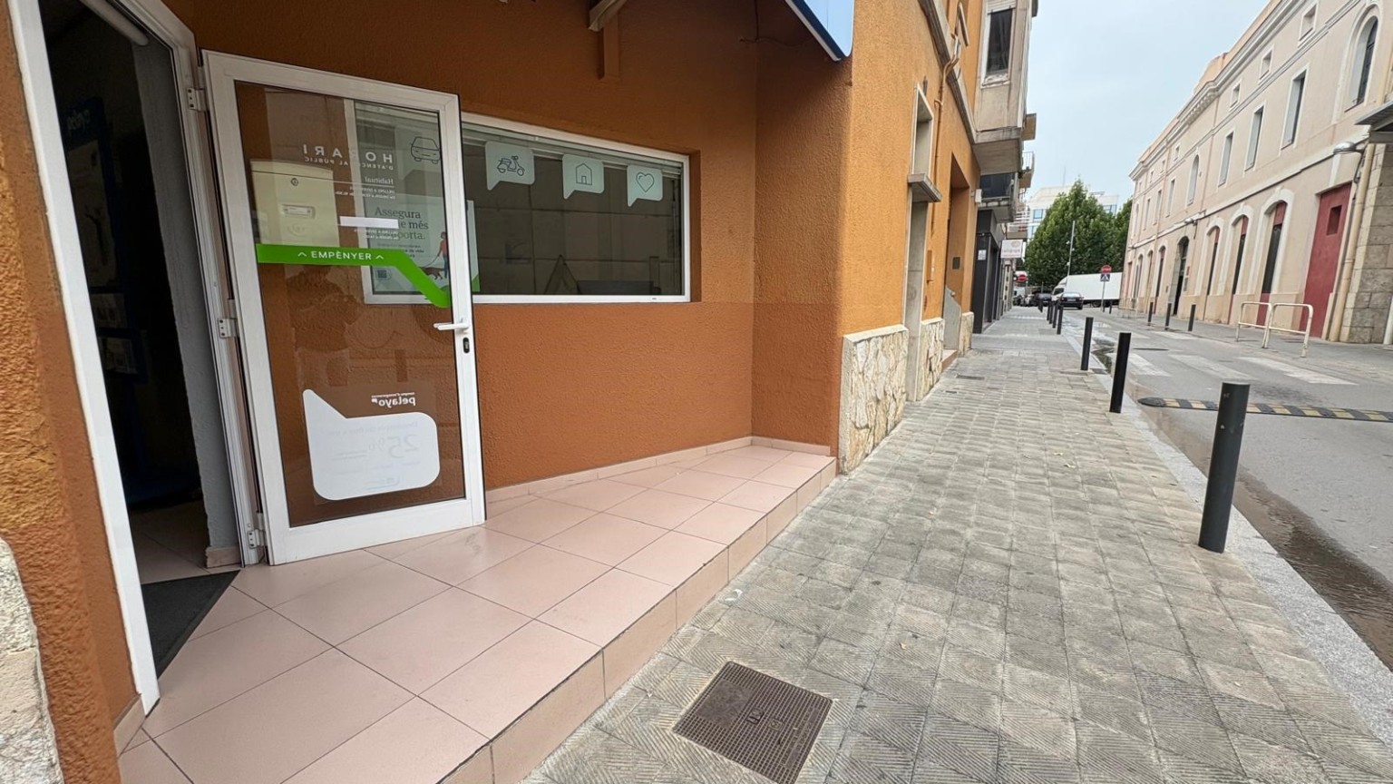 Local for rent in the center of Figueres. It has reception, 2 offices and 1 bathroom.