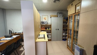 Local for rent in the center of Figueres. It has reception, 2 offices and 1 bathroom.
