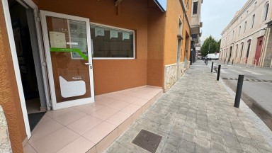 Local for rent in the center of Figueres. It has reception, 2 offices and 1 bathroom.